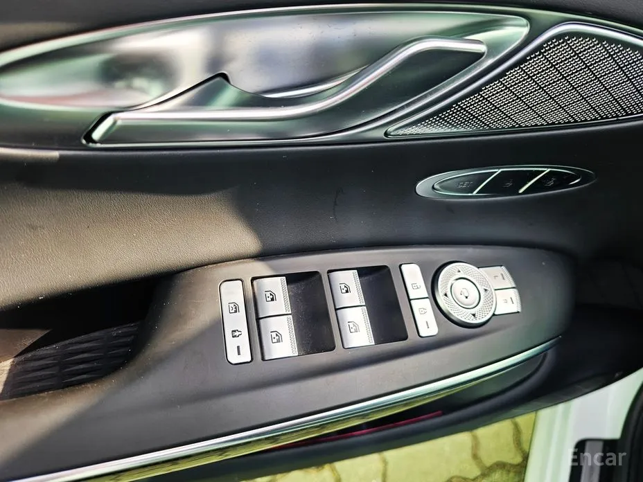 Фото 8 - Genesis GV70