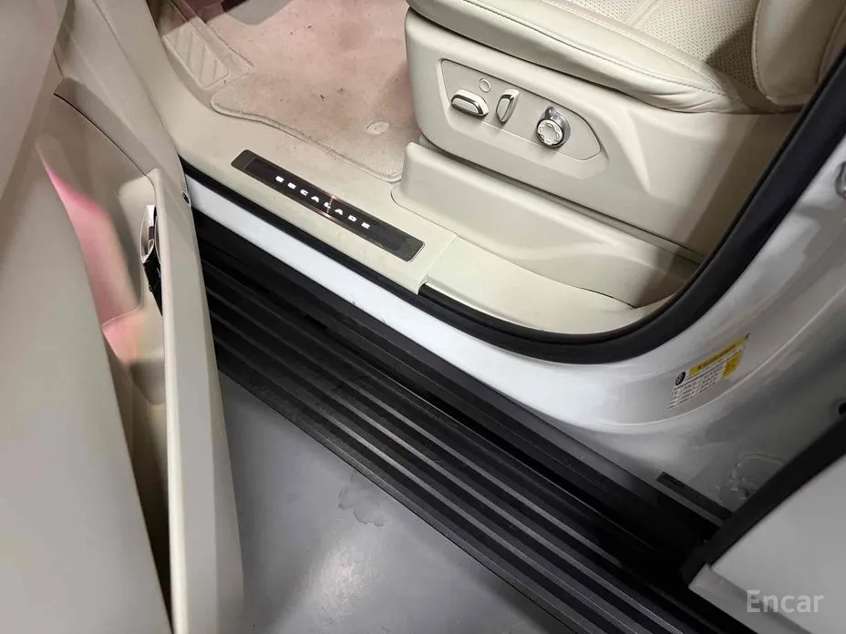 Фото 9 - Cadillac Escalade