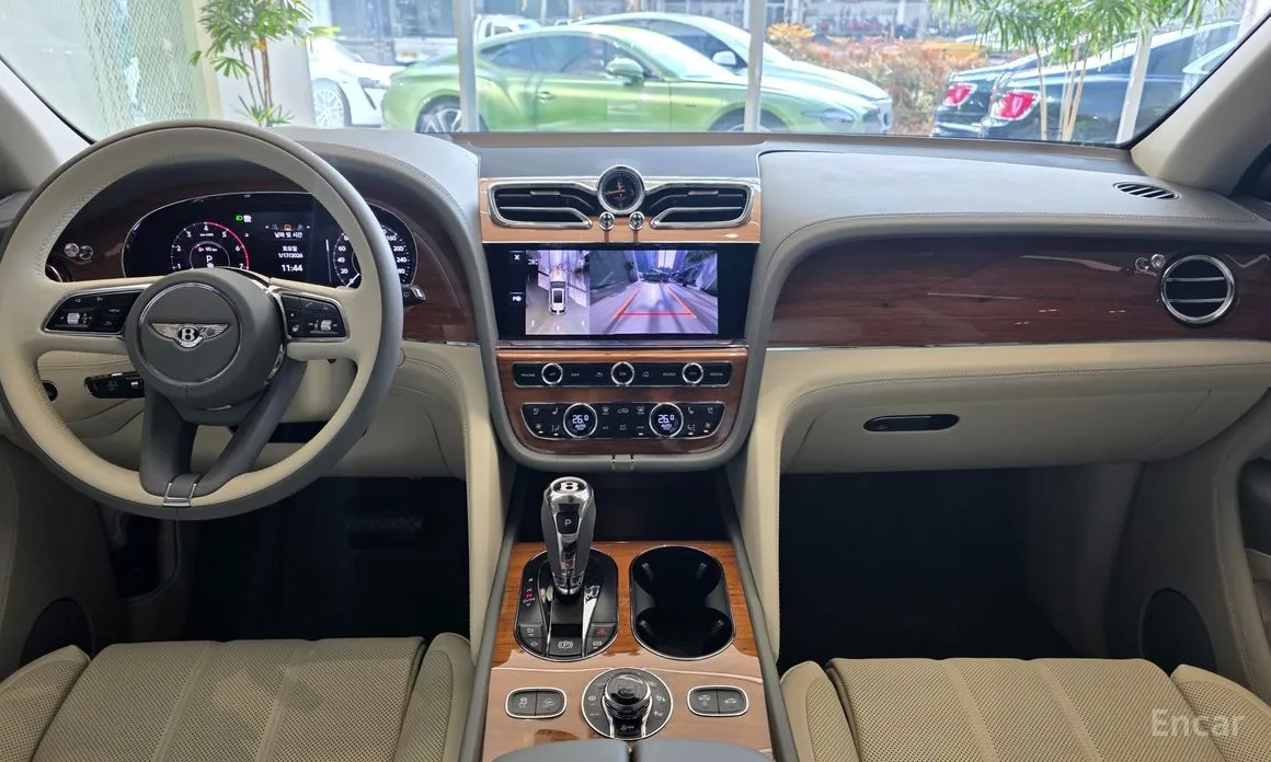 Фото 10 - Bentley Bentayga