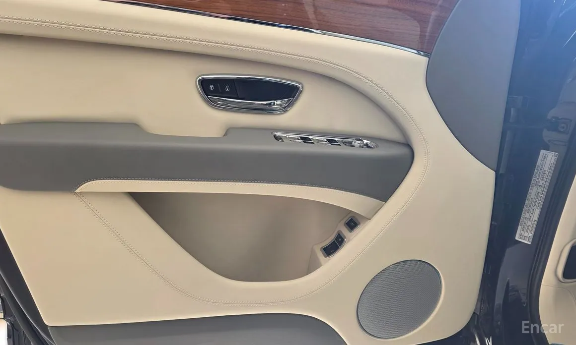 Фото 15 - Bentley Bentayga