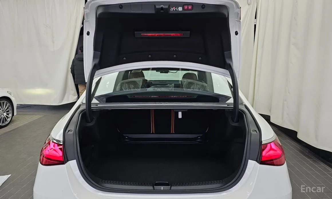 Фото 20 - Mercedes-Benz E-Class