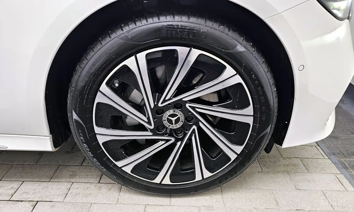 Фото 5 - Mercedes-Benz E-Class