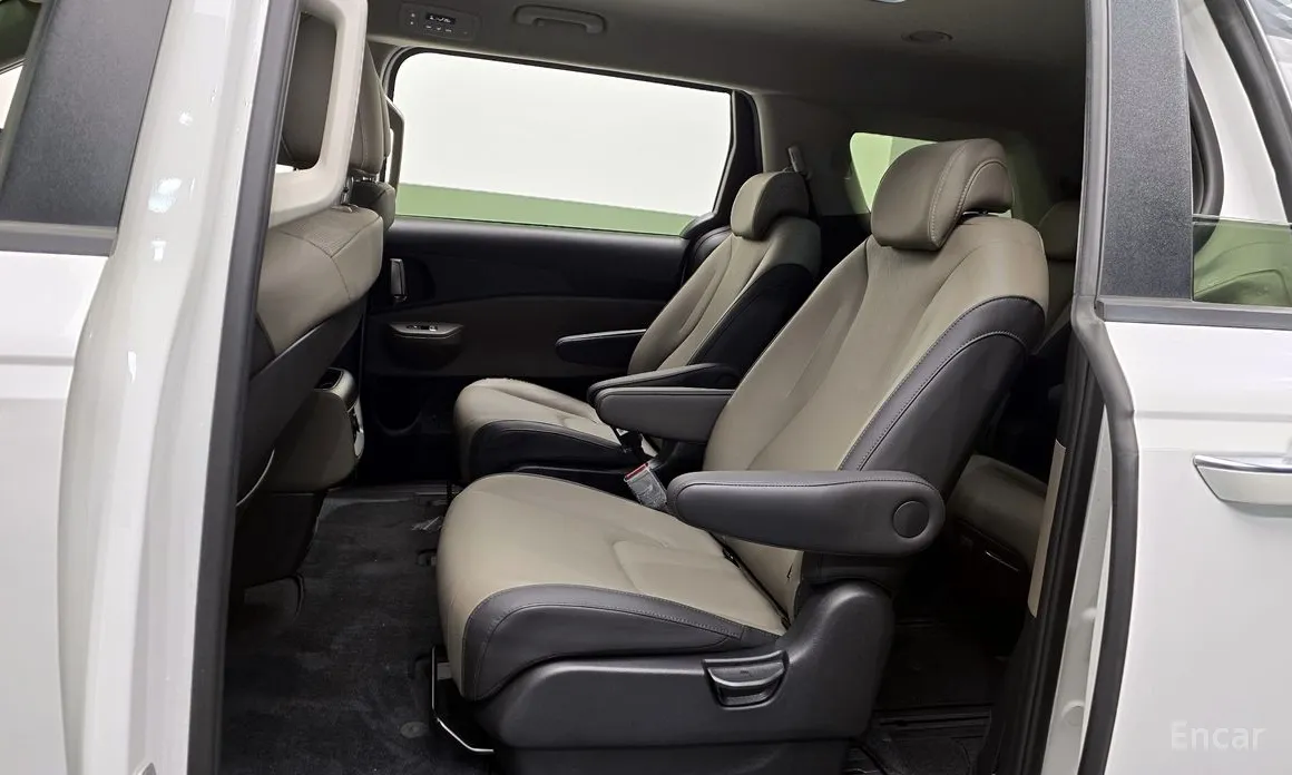 Фото 12 - Kia Carnival