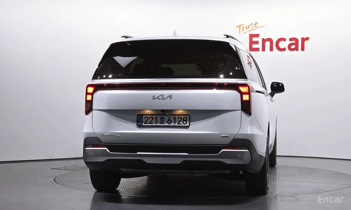 Фото 4 - Kia Carnival