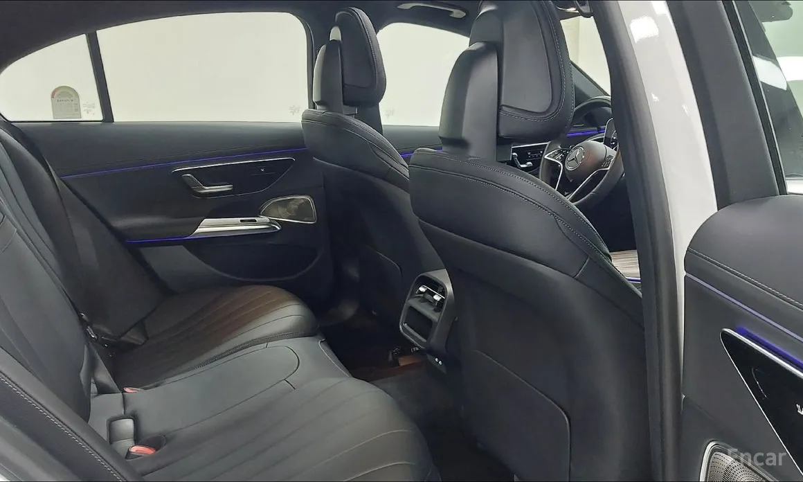 Фото 10 - Mercedes-Benz E-Class