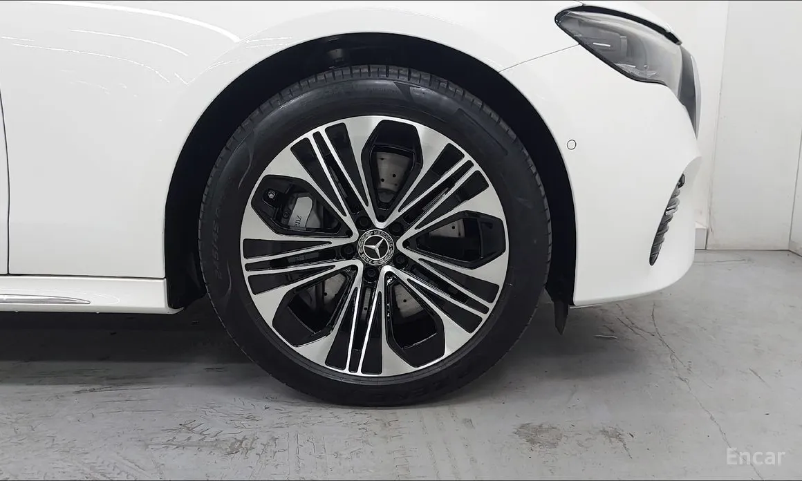 Фото 5 - Mercedes-Benz E-Class