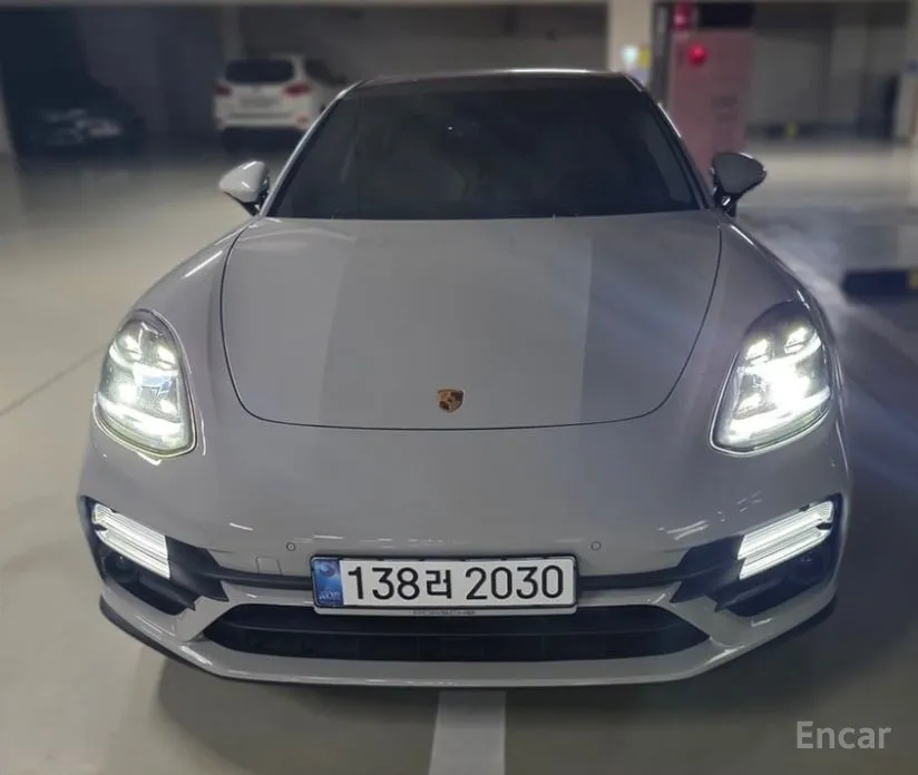 Фото 1 - Porsche Panamera