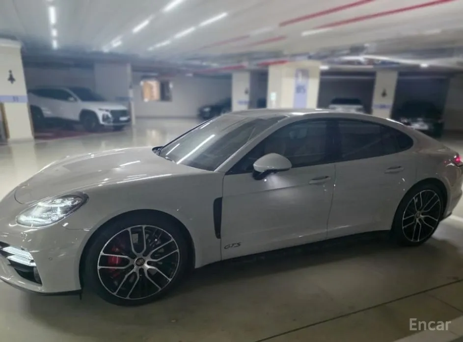 Фото 3 - Porsche Panamera