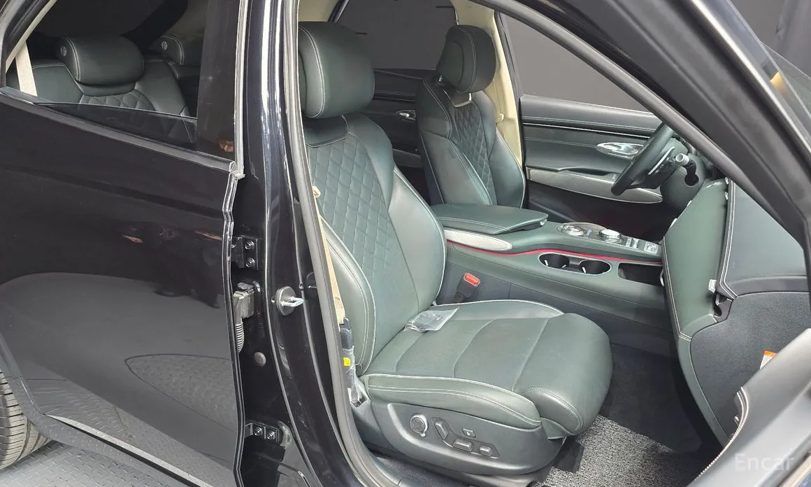 Фото 12 - Genesis GV70