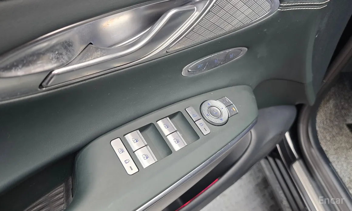 Фото 14 - Genesis GV70