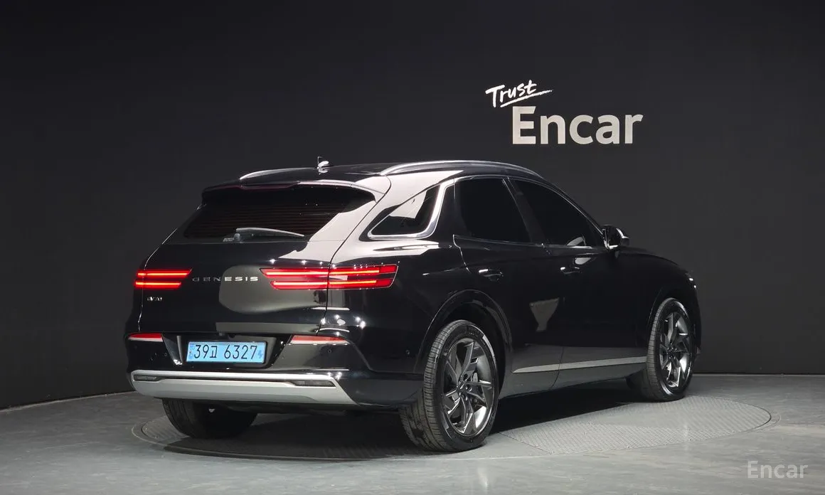 Фото 2 - Genesis GV70