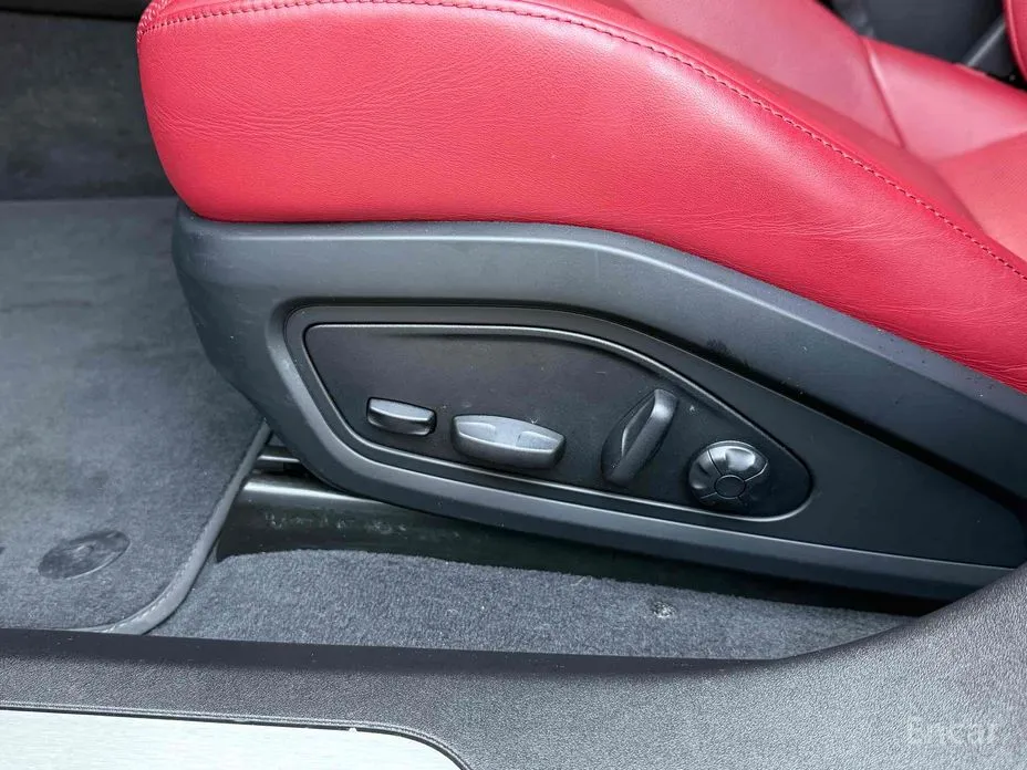 Photo 14 - Porsche Taycan