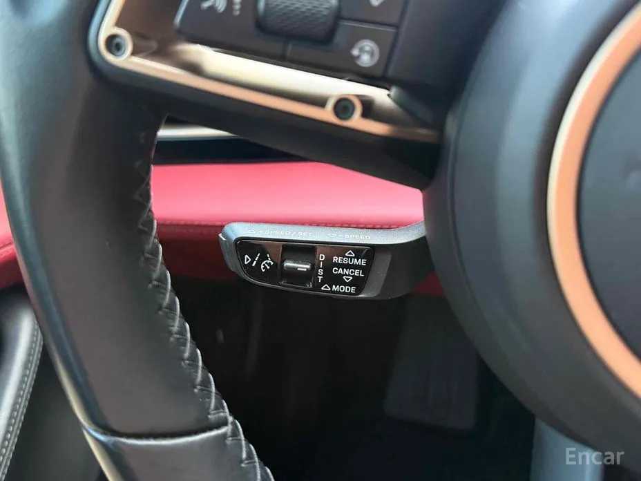 Photo 16 - Porsche Taycan