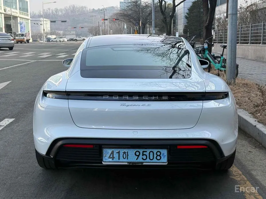 Photo 5 - Porsche Taycan