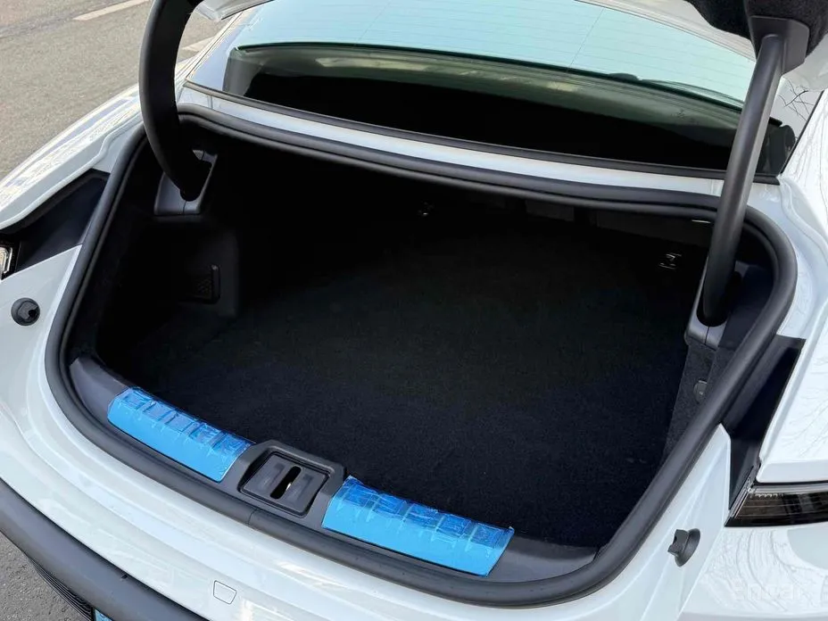 Photo 6 - Porsche Taycan