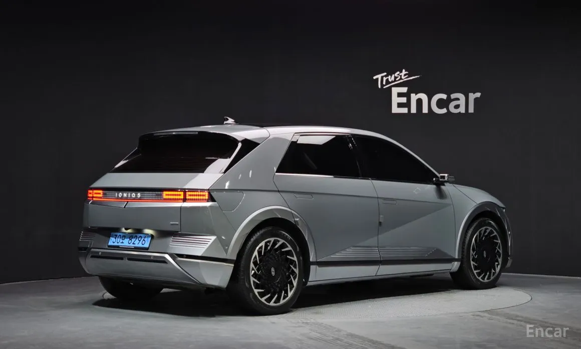 Photo 2 - Hyundai Ioniq 5