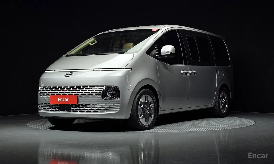 Фото 1 - Hyundai Staria