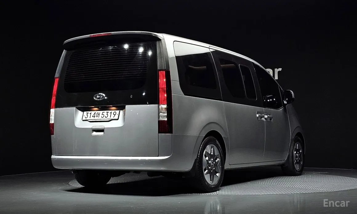 Фото 2 - Hyundai Staria