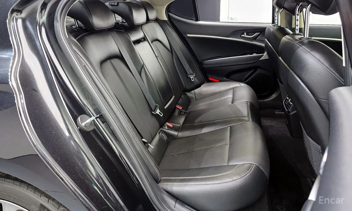 Фото 11 - Genesis G70