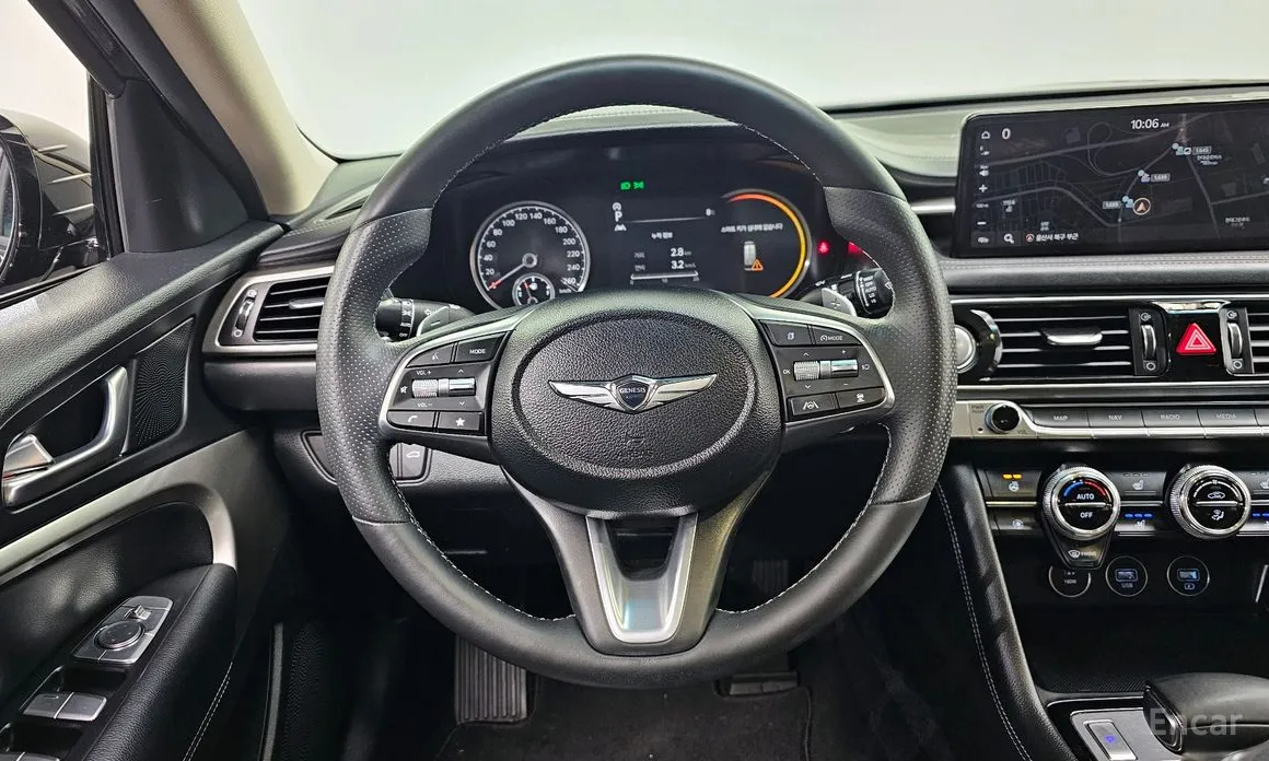 Фото 13 - Genesis G70