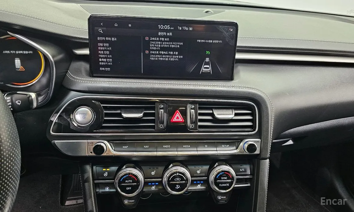 Фото 16 - Genesis G70