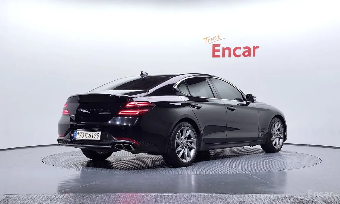 Фото 2 - Genesis G70