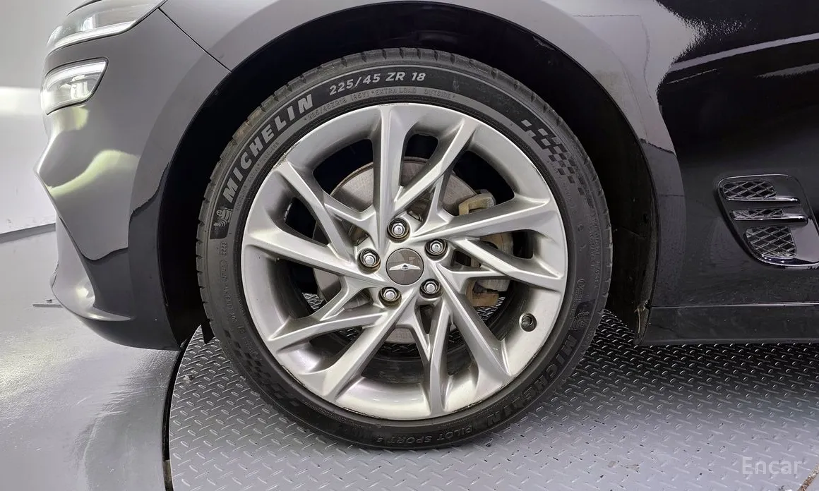 Фото 5 - Genesis G70