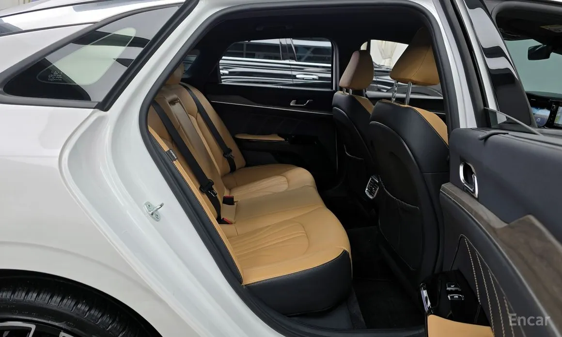 Фото 12 - Kia K5