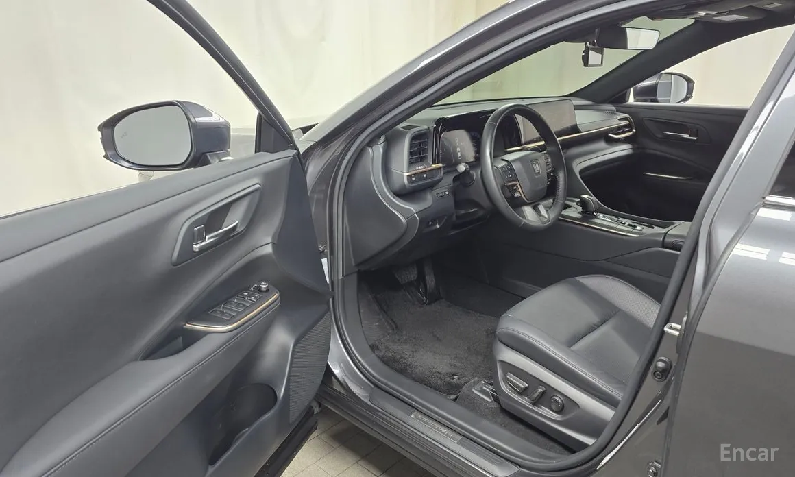 Фото 10 - Toyota Crown