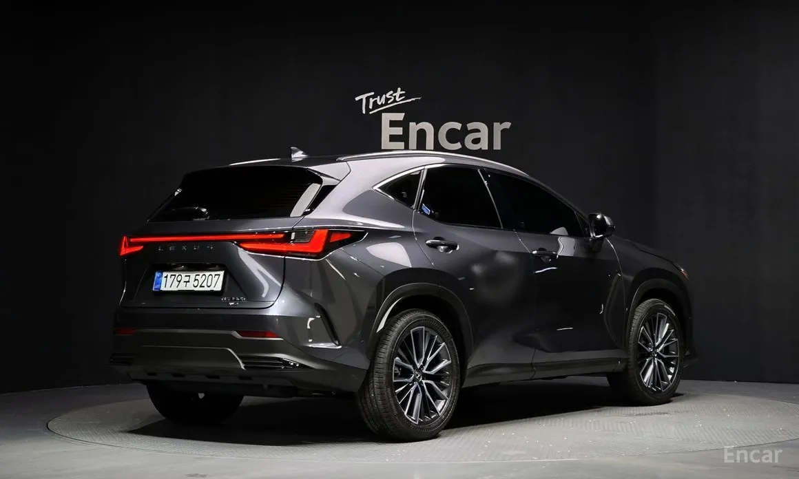 Фото 2 - Lexus NX