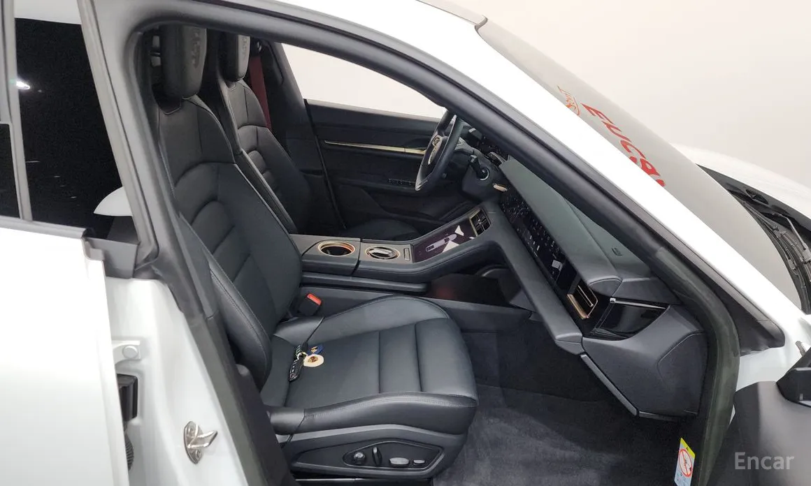 Фото 11 - Porsche Taycan