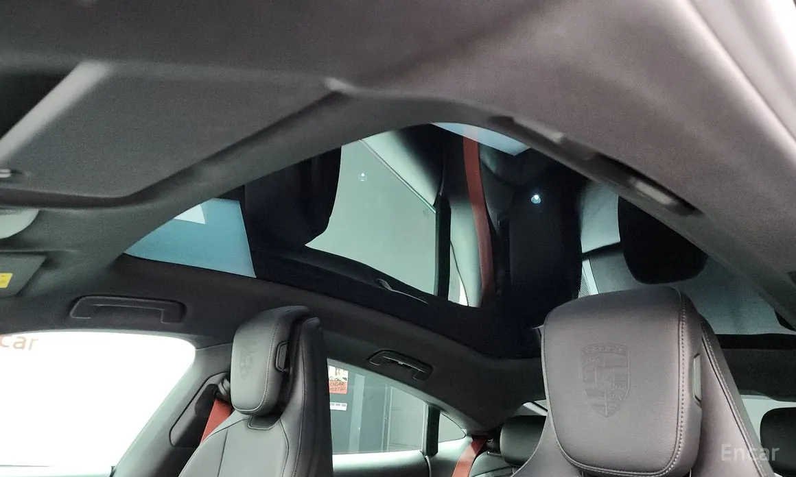 Фото 19 - Porsche Taycan