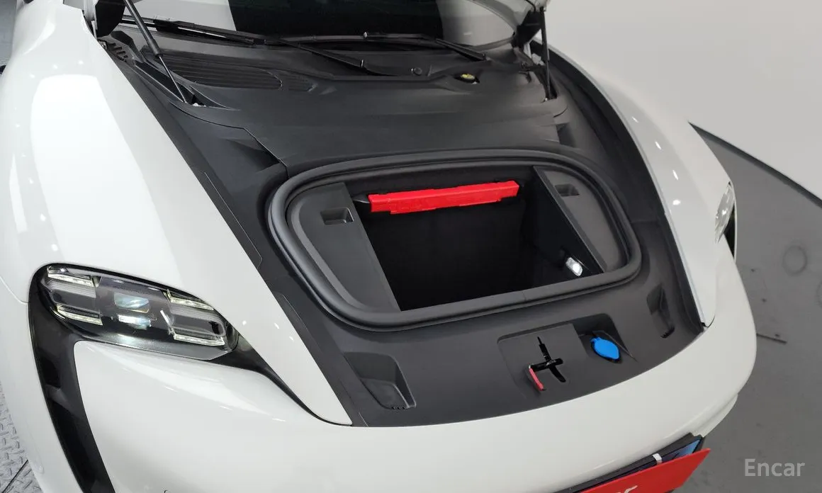 Фото 6 - Porsche Taycan