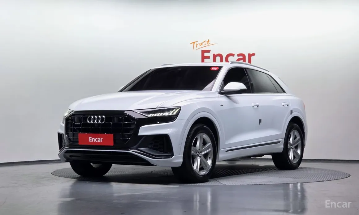 Фото 1 - Audi Q8