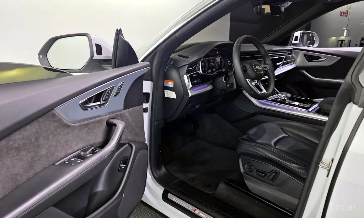 Фото 10 - Audi Q8