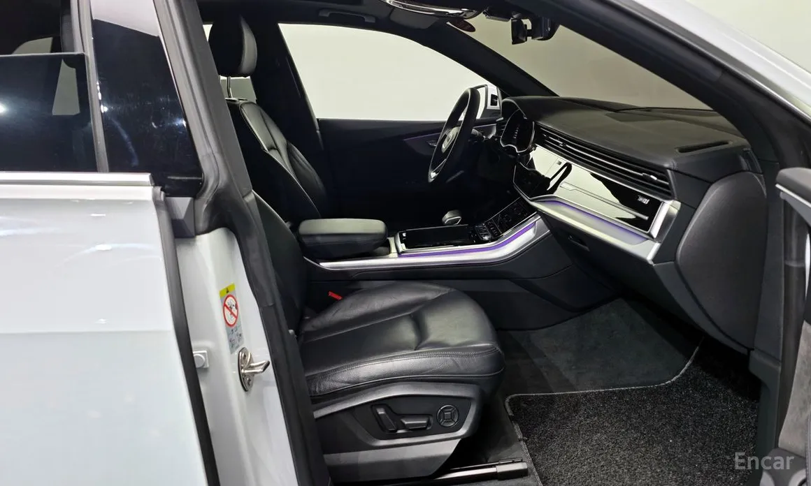 Фото 11 - Audi Q8