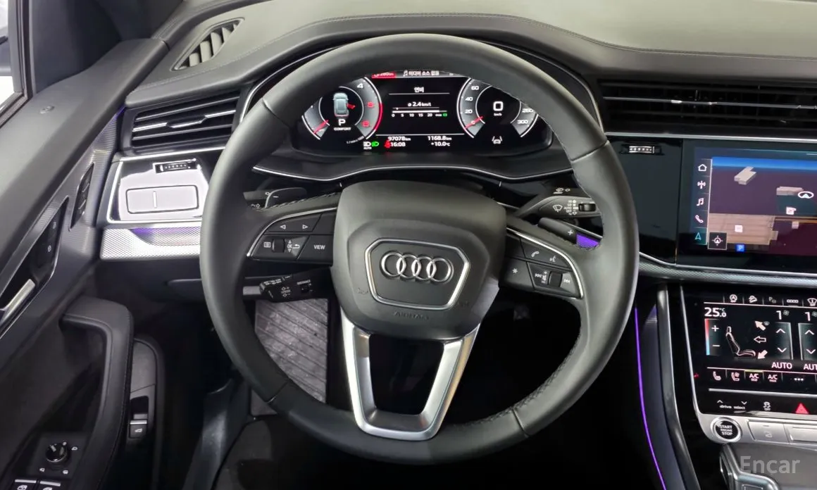 Фото 13 - Audi Q8