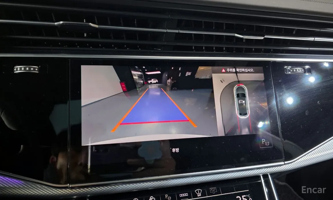 Фото 15 - Audi Q8