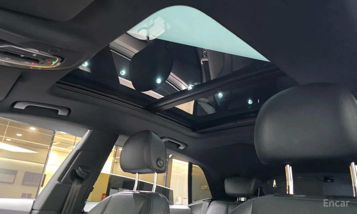 Фото 18 - Audi Q8