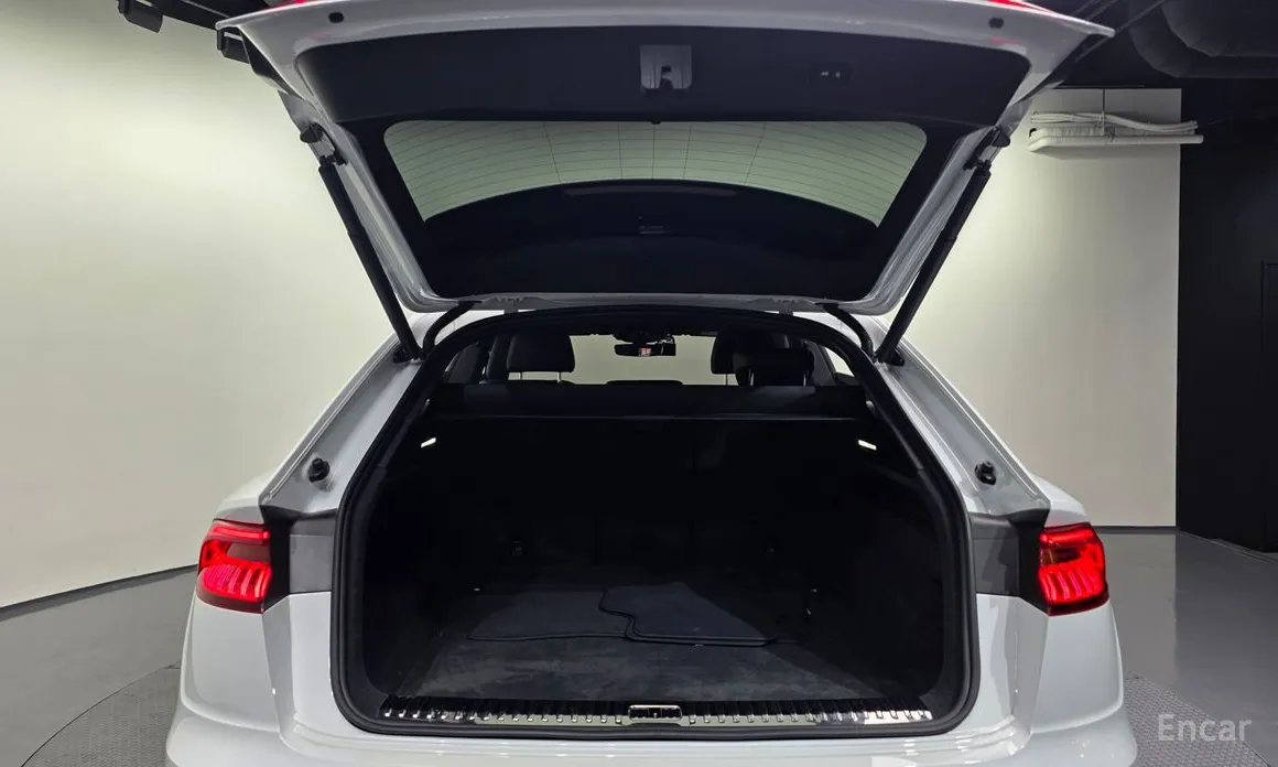 Фото 20 - Audi Q8