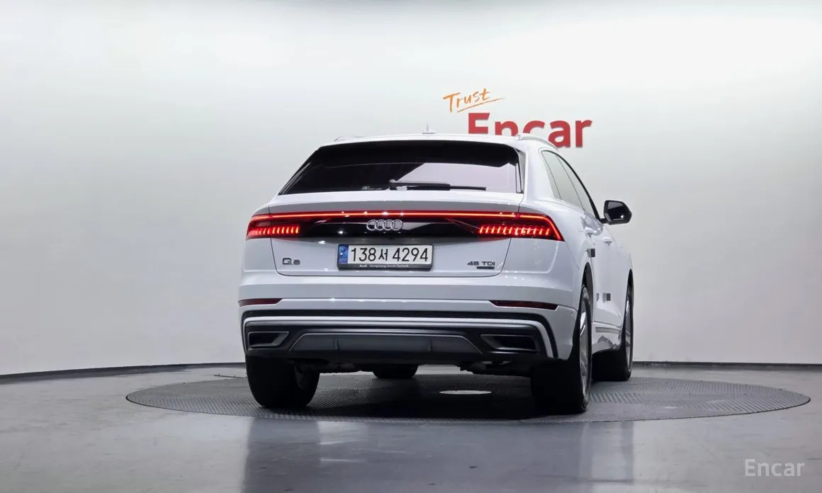 Фото 4 - Audi Q8