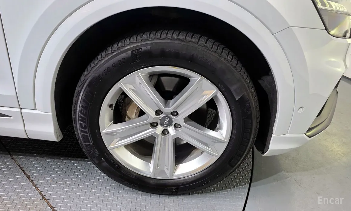 Фото 5 - Audi Q8