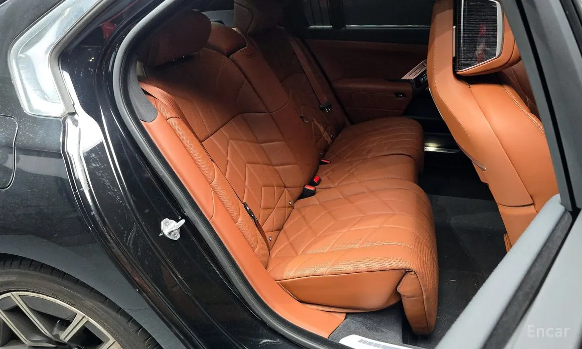 Фото 12 - BMW 7 Series