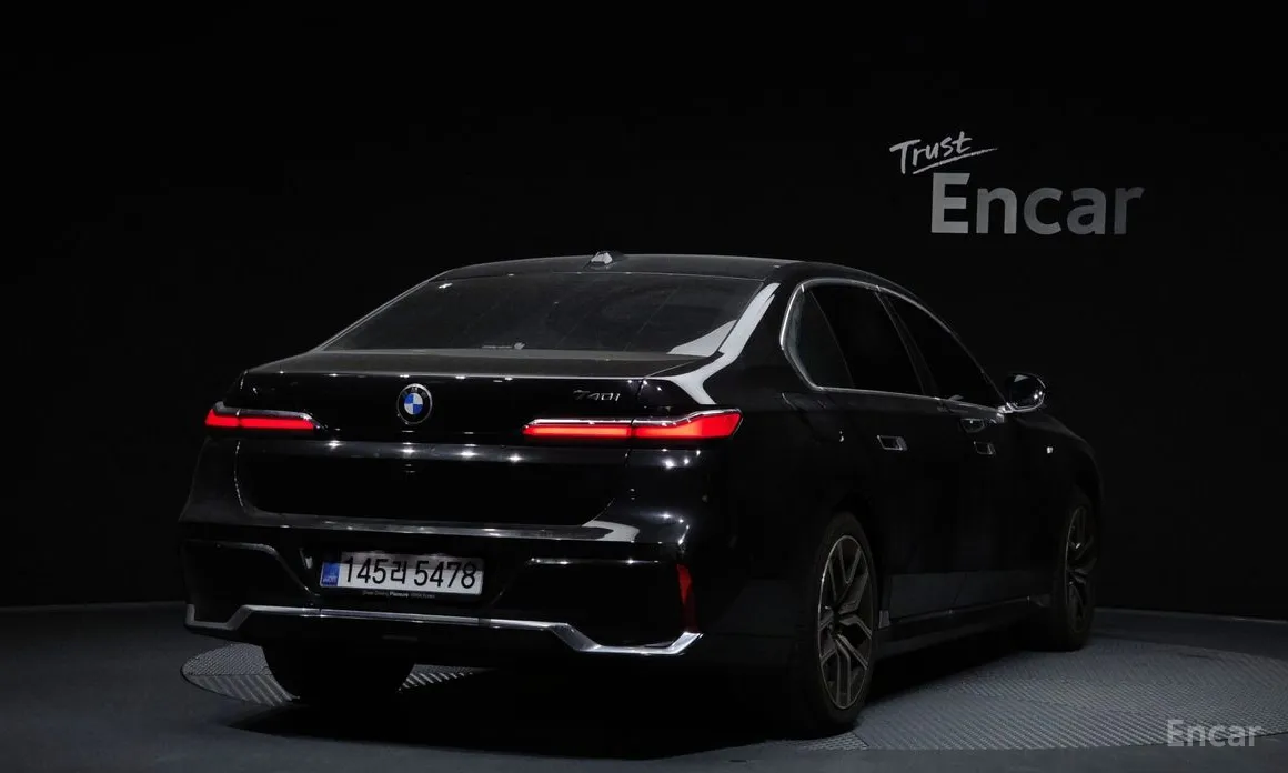 Фото 2 - BMW 7 Series