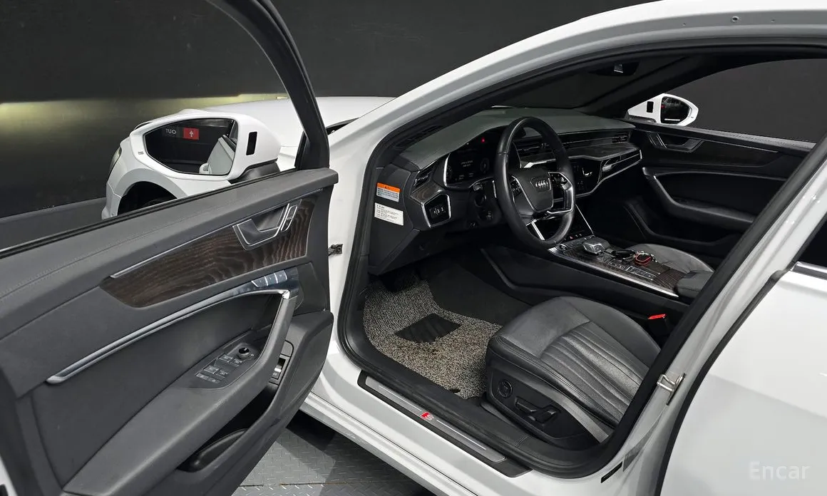 Фото 10 - Audi A6