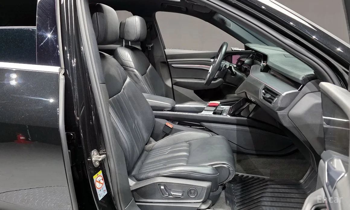 Фото 11 - Audi e-tron