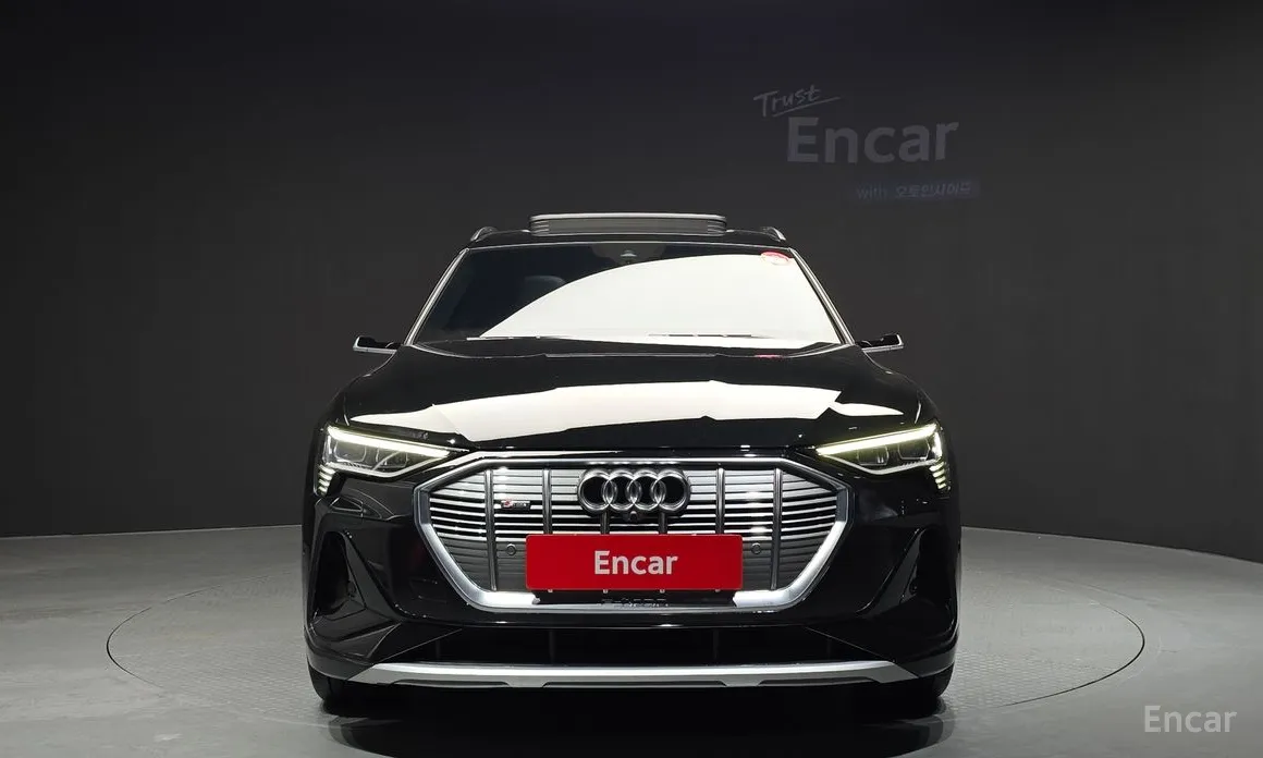 Фото 3 - Audi e-tron