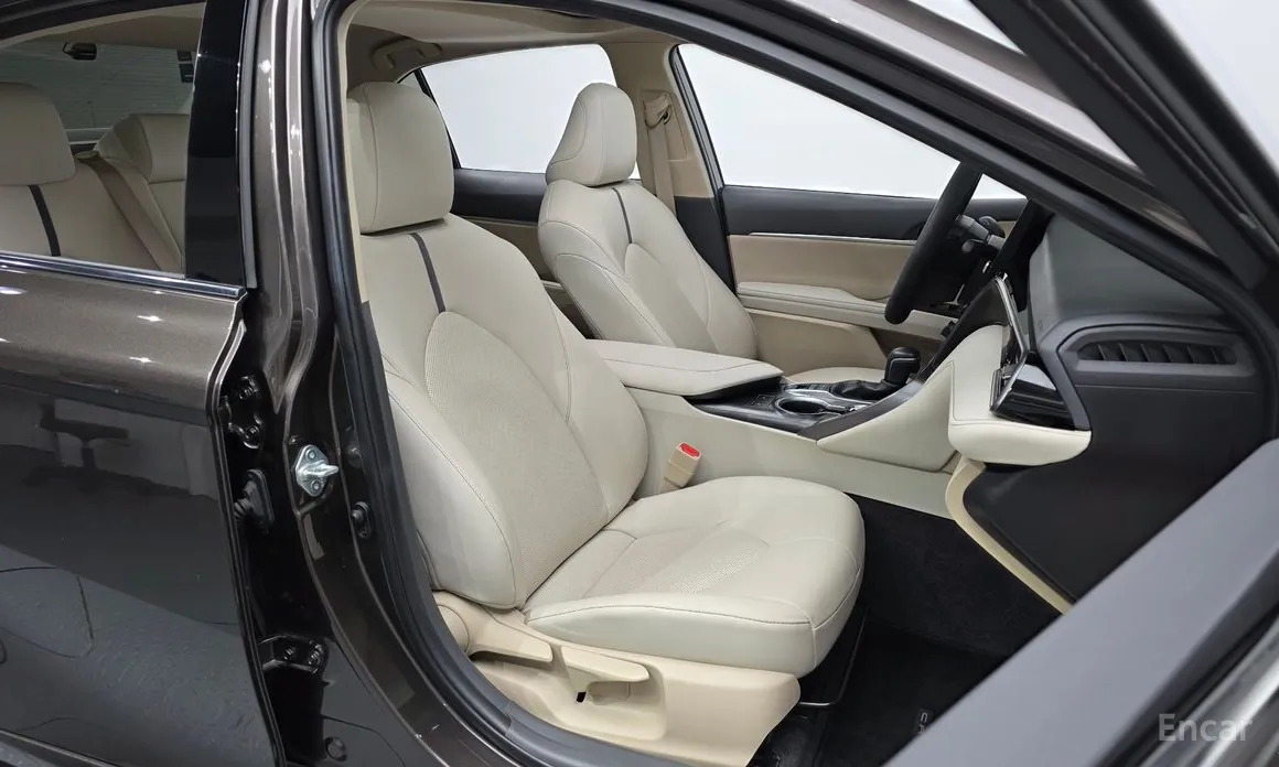 Фото 10 - Toyota Camry