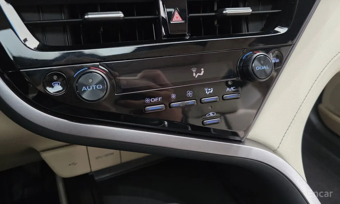 Фото 16 - Toyota Camry