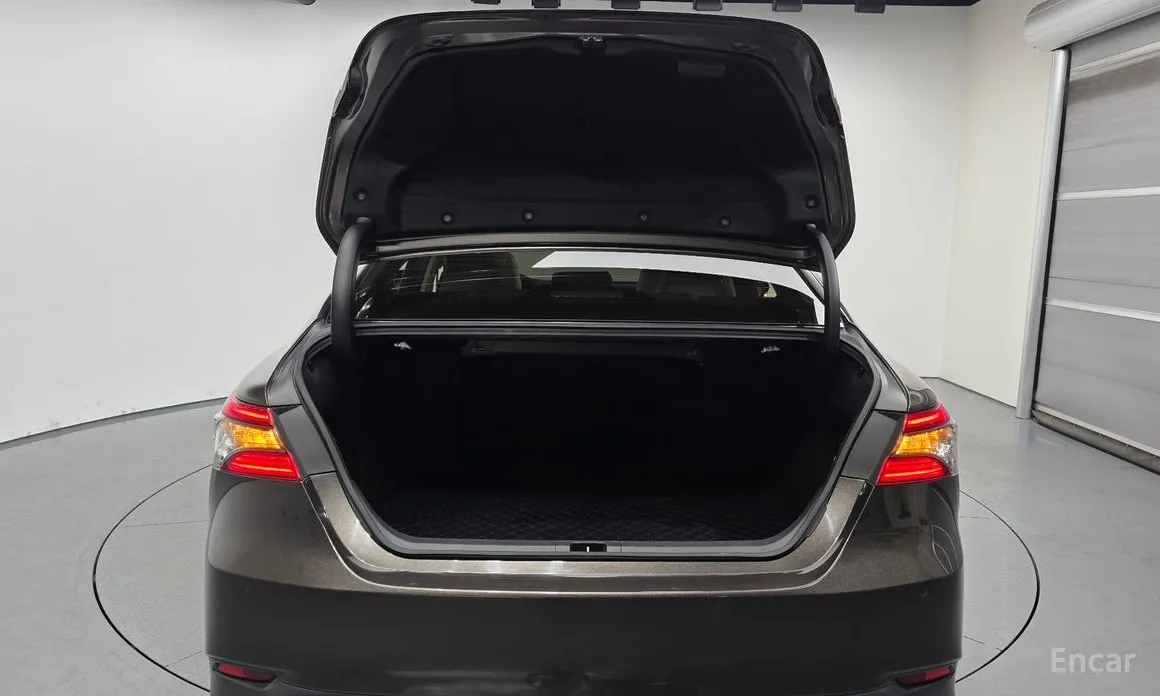 Фото 20 - Toyota Camry